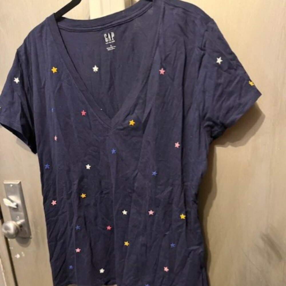 GAP Vintage Embroidered Star V-Neck T-Shirt - NWOT - Picture 9 of 16